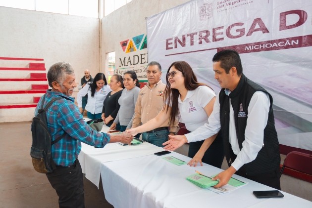 Entrega Semigrante visas a beneficiarios del Programa Reencuentro Familiar 